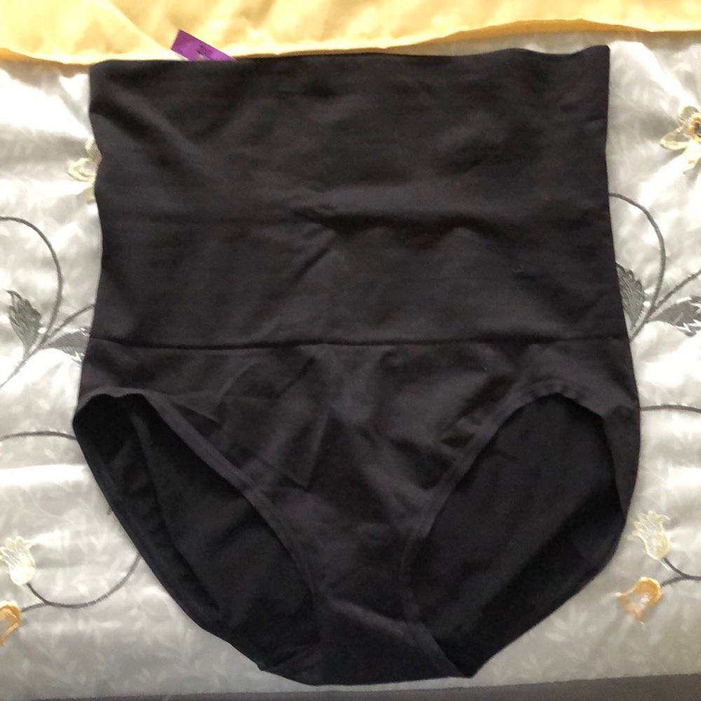 Seamless high waist brief